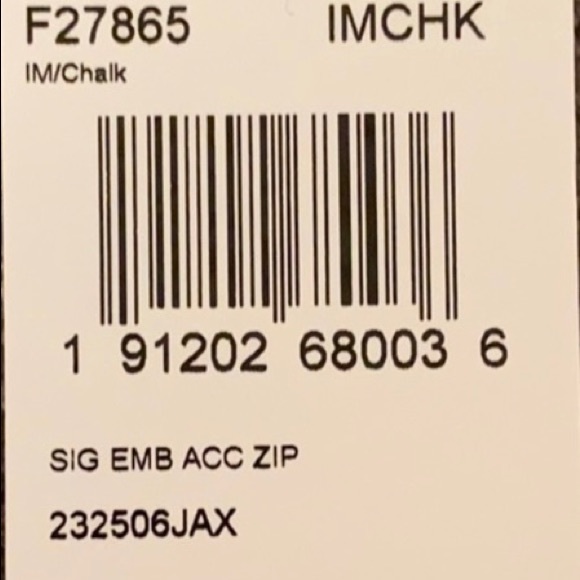 COACH. NWT Signature leather long zip around white Wallet. 🎉🎉 - Picture 10 of 10